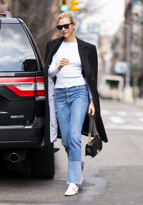 Karlie Kloss in CAsual Outfit - NYC 04/11/2018