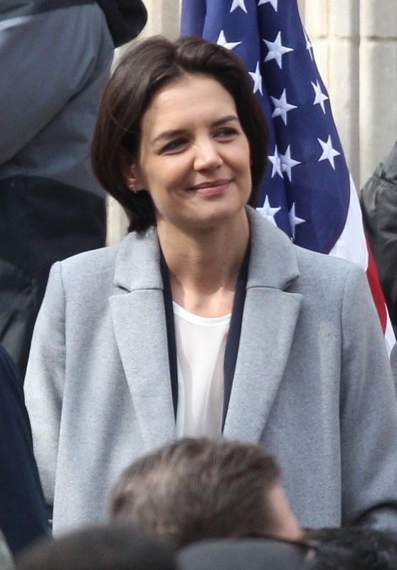 Katie Holmes - Filming a Press Conference Scene For  Untitled FBI/Fox Project in Chicago