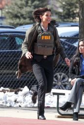 Katie Holmes Waring a Bullet Proof FBI Vest - Filming New Untitled FBI/Fox Project in Chicago 04/10/2018