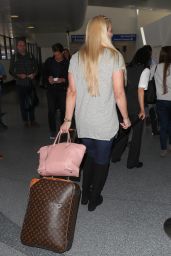 Lindsey Vonn in Travel Outfit - LAX in Los Angeles 04/20/2018