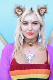 Maty Noyes – “The Estate” at Coachella 2018 in Palm Springs