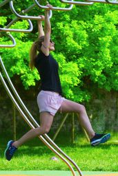 Michelle Hunziker at the Park in Bergamo 04/28/2018
