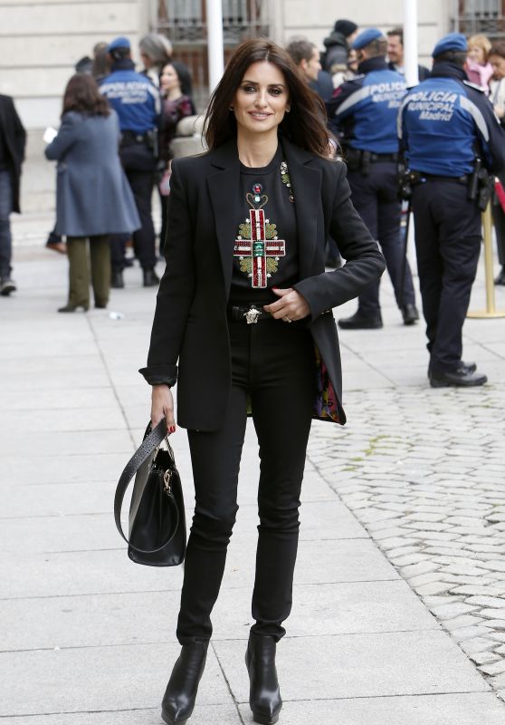 Penelope Cruz at Ceremony of Delivery the "Adoptive Son" Title by the City of Madrid, April 2018