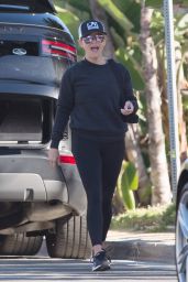 Reese Witherspoon - Going For a Jog in LA 04/17/2018