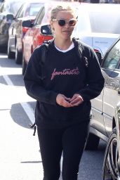 Reese Witherspoon in Tights - Leaving a Workout in LA 04/09/2018
