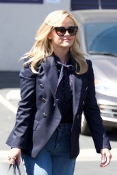 Reese Witherspoon - Shopping in Brentwood 04/16/2018