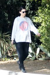 Rooney Mara - Out For a Hike in Los Angeles 04/09/2018