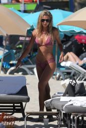 Sandra Kubicka in a Pink Bikini on the Beach in Miami 04/06/2018