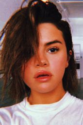 Selena Gomez – Social Media 04/04/2018