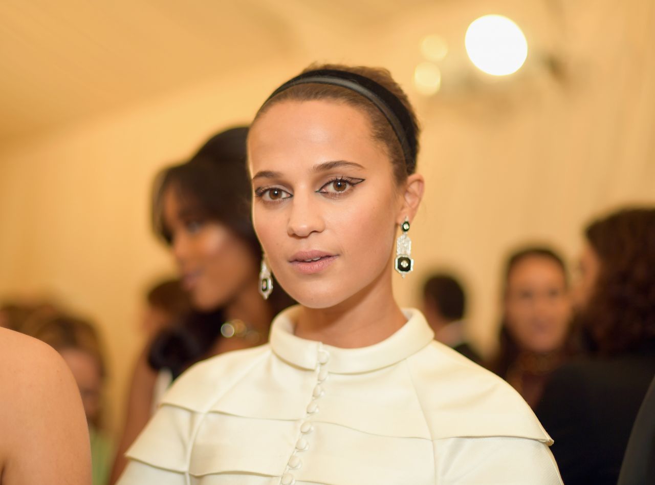 Alicia Vikander Shimmers on the Met Gala Red Carpet!: Photo 4078920, 2018 Met  Gala, Alicia Vikander, Met Gala Photos