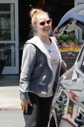 Amy Adams in Leggings - Beverly Hills 05/17/2018