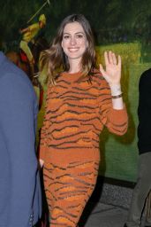 Anne Hathaway Heads for Dinner in Midtown Manhattan in New York City 05/22/2018