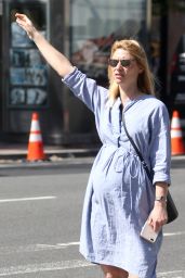 Claire Danes in a Flowing Maternity Dress - Hail a Cab in NYC 05/02/2018