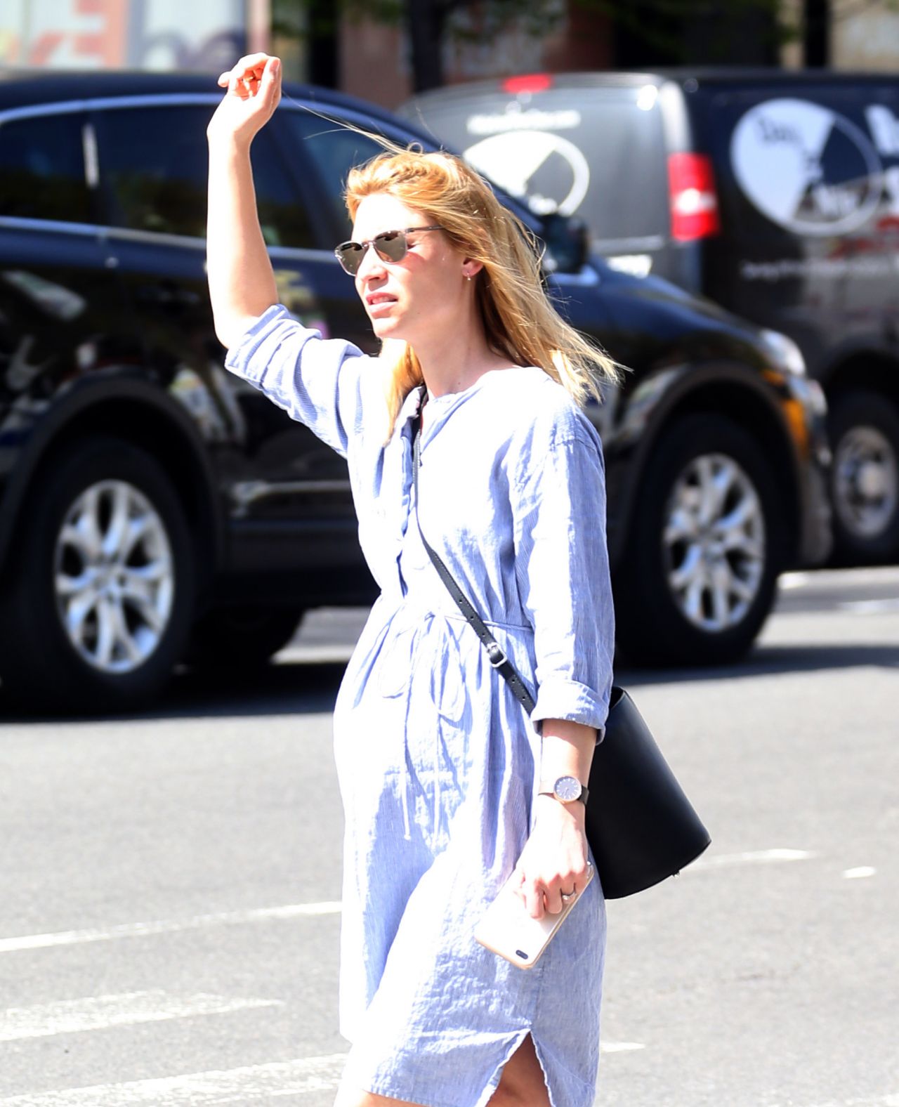 Claire Danes in a Flowing Maternity Dress - Hail a Cab in NYC 05/02