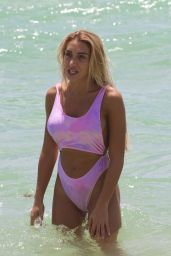 Elisa De Panicis in a Pink Swimsuit at the Beach on Holiday in Miami 05/27/2018