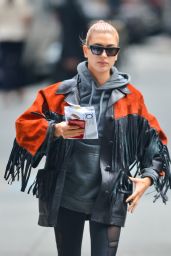 Hailey Baldwin Street Fashion - New York City 05/14/2018