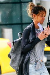 Halle Berry - Arrives at JFK Airport in NYC 05/27/2018