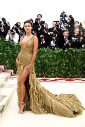 Irina Shayk and Bradley Cooper – MET Gala 2018