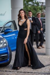 Isabeli Fontana in Front of the Martinez Hotel in Cannes 05/19/2018