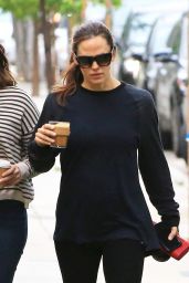 Jennifer Garner - Grabs Coffee in Brentwood 05/21/2018