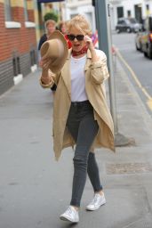 Kylie Minogue - Shopping in London 05/26/2018