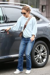 Natalie Portman Street Style - Beverly Hills 05/11/2018