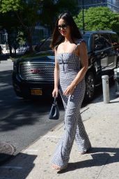 Olivia Munn - Catching a Ride in New York 05/24/2018