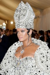 Rihanna – MET Gala 2018