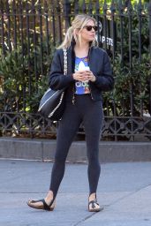 Sienna Miller - Hails a Cab in NYC 05/01/2018