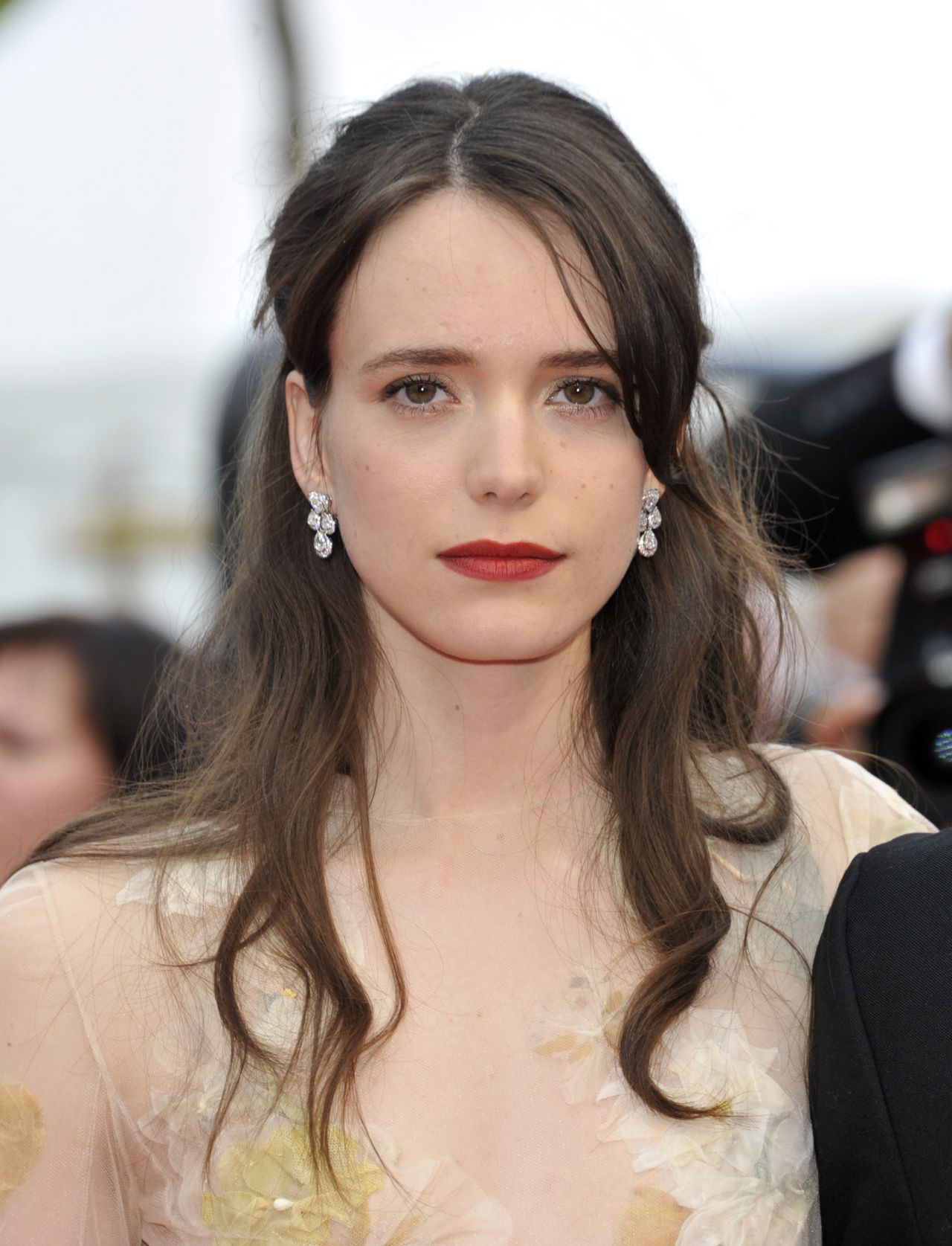 stacy-martin-sink-or-swim-red-carpet-in-cannes