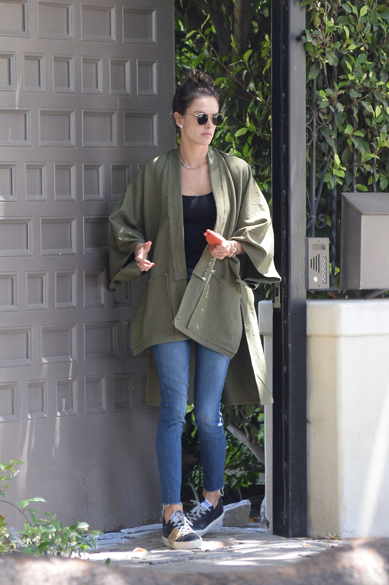 Alessandra Ambrosio Casual Style - Los Angeles 06/03/2018 • CelebMafia