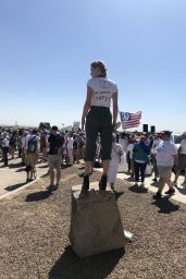 Amber Heard – Rally in Support of Refugee Children and Families Seeking Asylum in Tornillo, Texas 06/24/2018