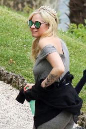 Avril Lavigne - Vacation on Lake Como in Italy 05/31/2018