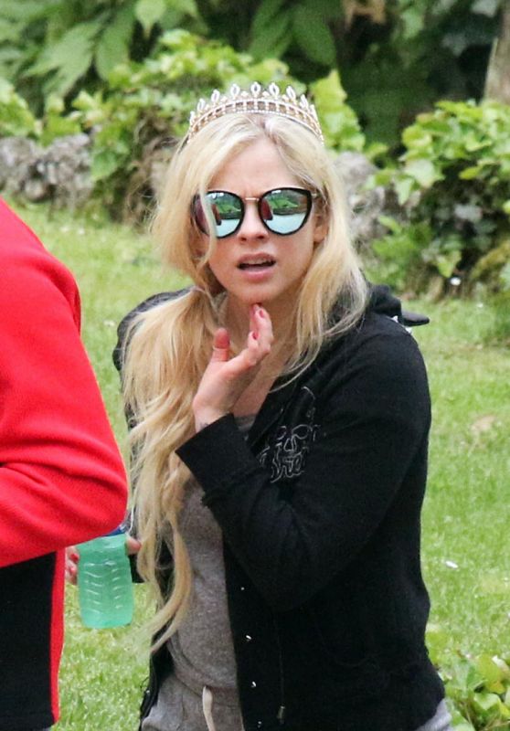 Avril Lavigne - Vacation on Lake Como in Italy 05/31/2018