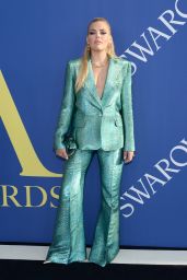 Busy Philipps – 2018 CFDA Fashion Awards in NYC