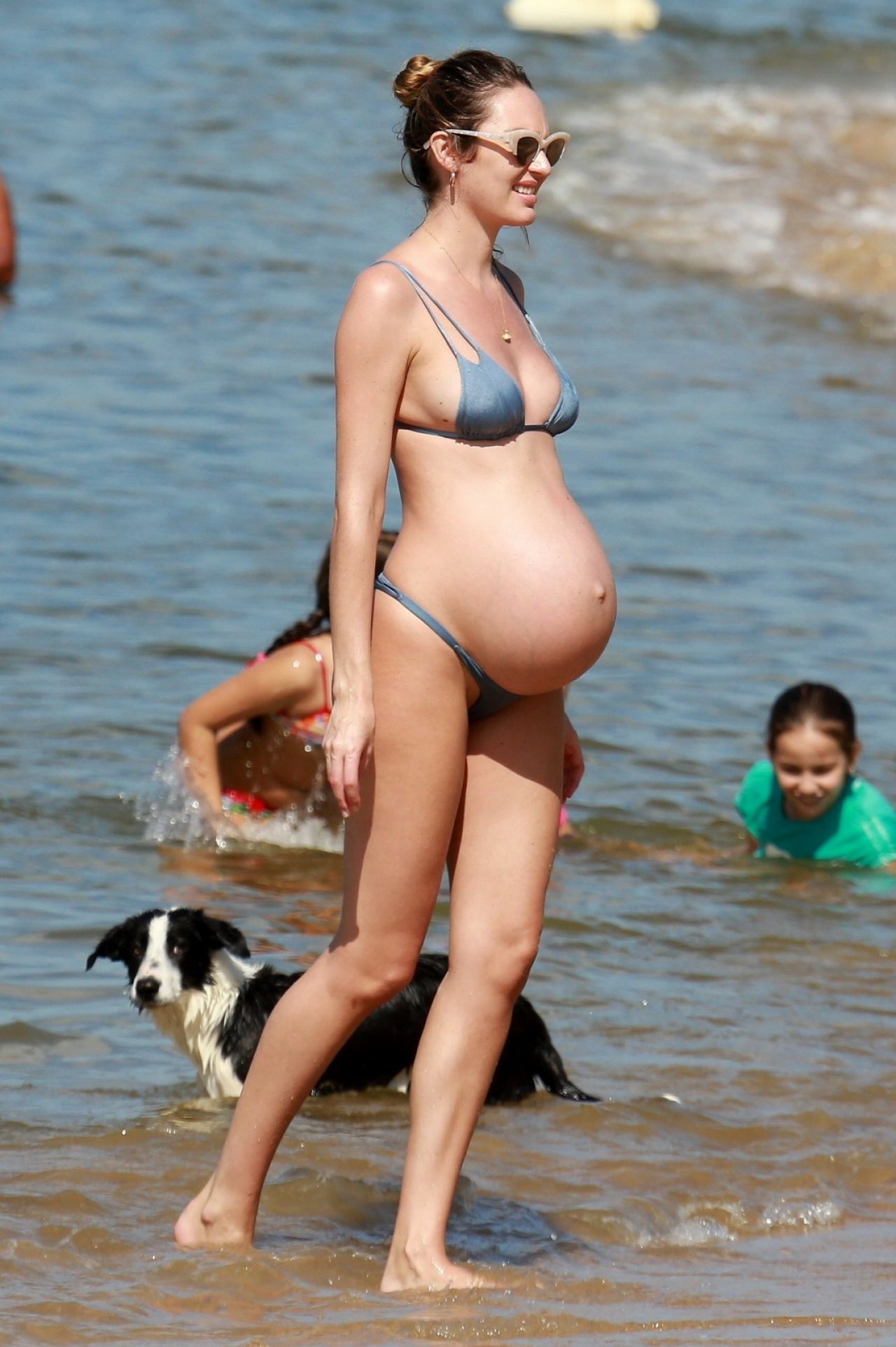 Кэндис Свейнпол беременная на пляже