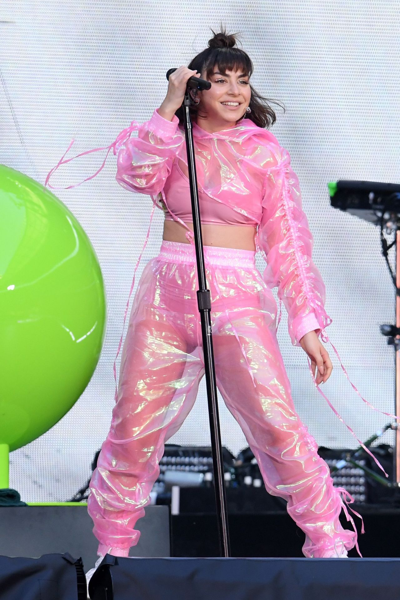 Charli XCX - Performs at Wembley Stadium in London 06/22/2018 • CelebMafia