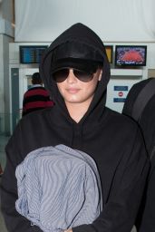 Demi Lovato - Arrives at Charles-de-Gaulle Airport in Paris 03/06/2018