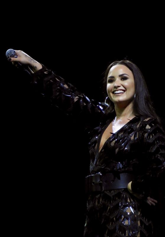Demi Lovato - Performing in Glasgow 06/13/2018