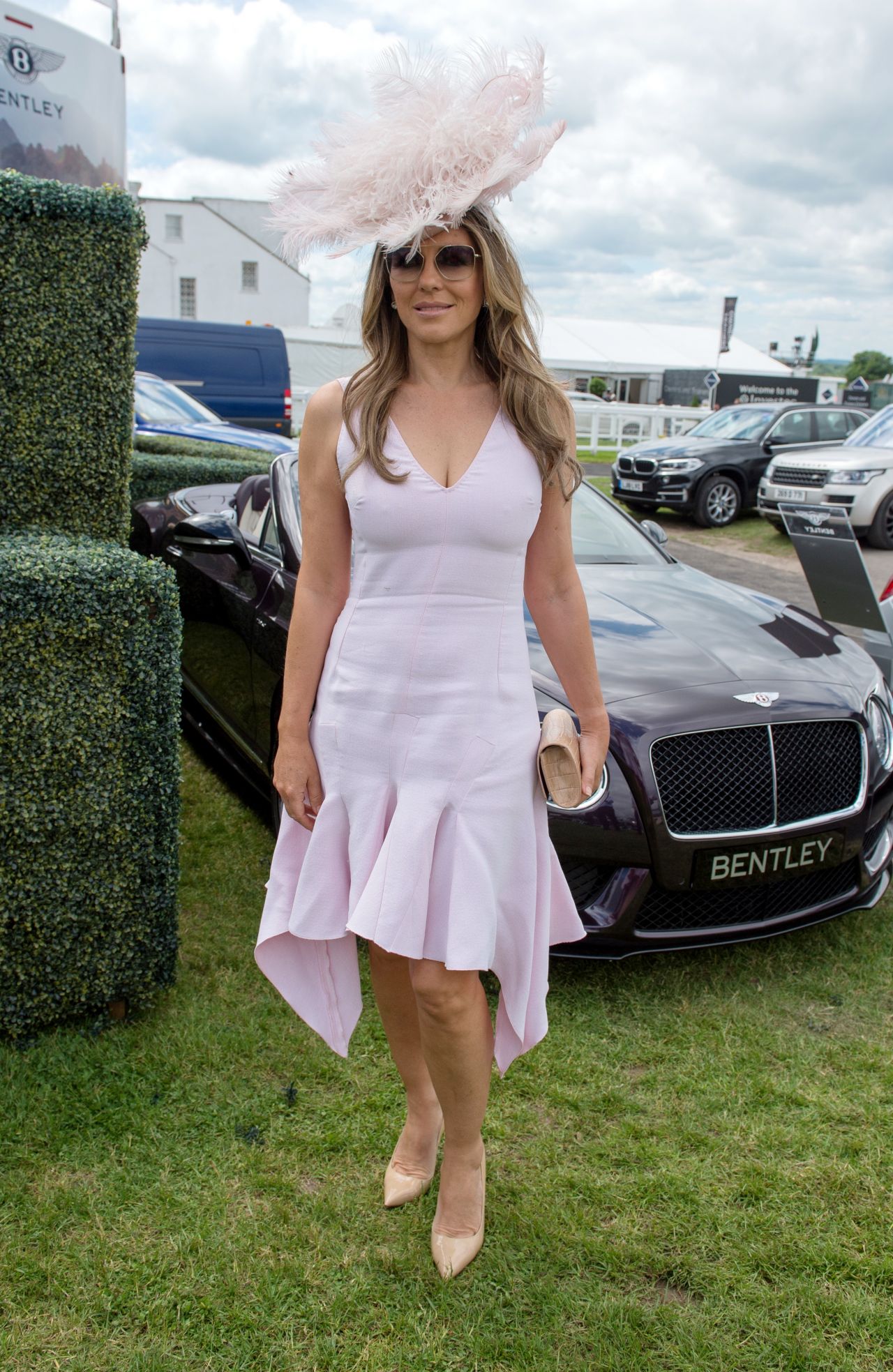 Elizabeth Hurley - Investec Derby Festival, Epsom Downs Racecourse 06