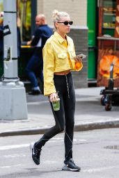 Elsa Hosk in Spandex - Enjoys a Healthy Green Juice in New York 06/11/2018