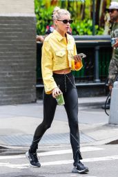 Elsa Hosk in Spandex - Enjoys a Healthy Green Juice in New York 06/11/2018