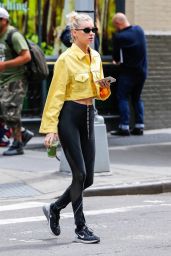 Elsa Hosk in Spandex - Enjoys a Healthy Green Juice in New York 06/11/2018