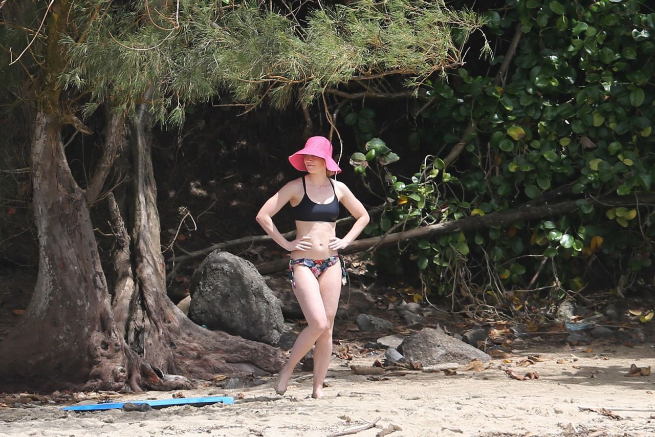 Emily Blunt in Bikini on the Bach in Hawaii 06/01/2018.