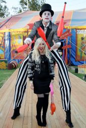 Gwen Stefani – Moschino S/S 2019 Menswear And Women’s Resort Collection in Burbank