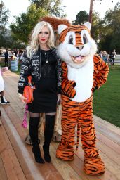 Gwen Stefani – Moschino S/S 2019 Menswear And Women’s Resort Collection in Burbank