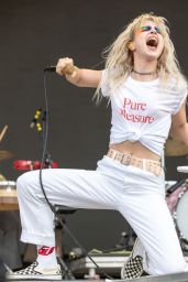 Hayley Williams - Performs at the Bonnaroo Music and Arts Festival in Manchester 06/08/2018