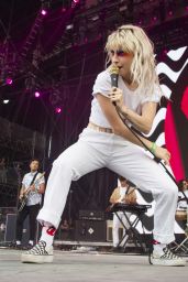 Hayley Williams - Performs at the Bonnaroo Music and Arts Festival in Manchester 06/08/2018
