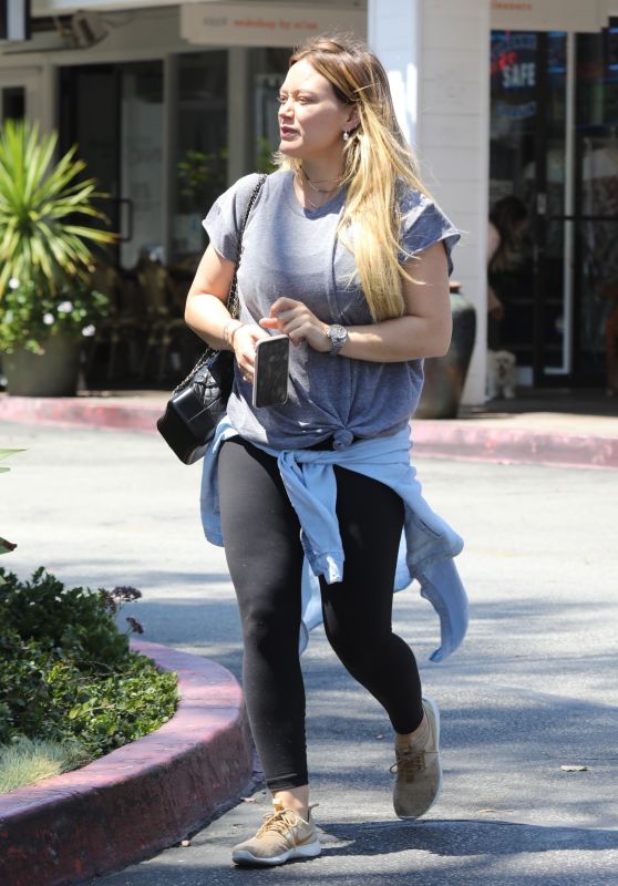 Hilary Duff Street Style - Running errands in LA 05/31/2018