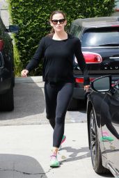 Jennifer Garner in Leggings Out in Santa Monica 06/15/2018